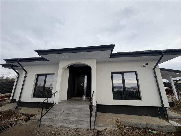 Casă individuală cu 4 camere cu Teren 500 Mp în Miroslava