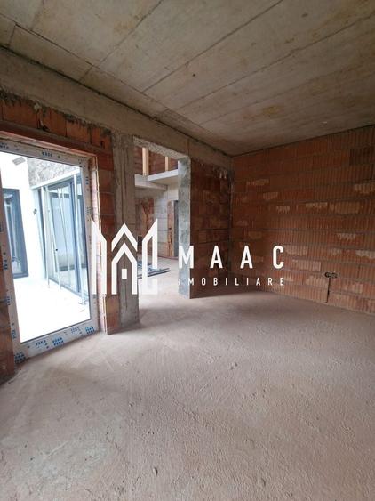 Apartament cu 4 camere decomandat în Cristian