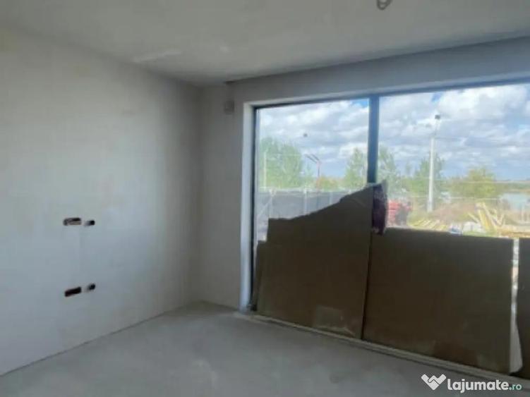 Casă cu 5 camere cu Teren 394 Mp în Agigea