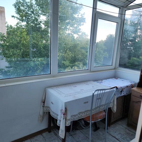 Apartament cu 3 camere decomandat în Exterior Vest
