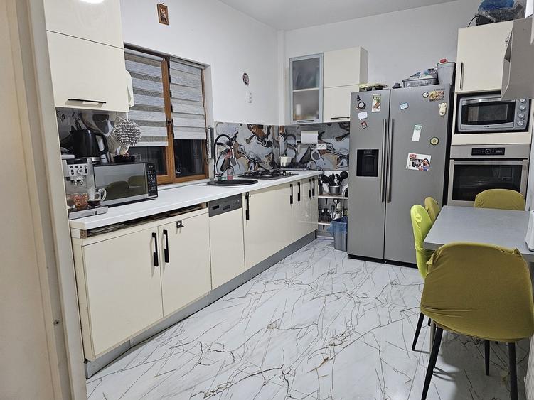Casă cu 4 camere în Central