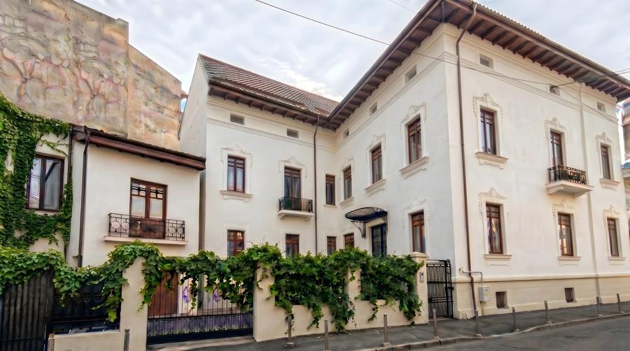 Casă individuală cu 20 camere cu Canalizare în Cișmigiu