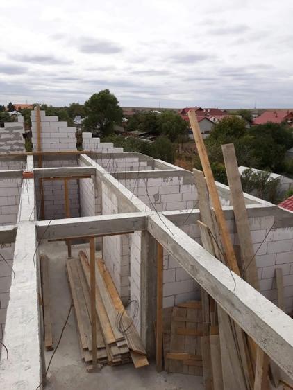 Casă individuală cu 4 camere cu Teren 600 Mp în Peretu