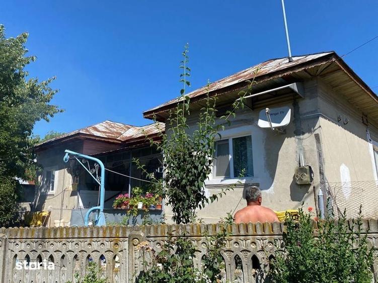 Casă cu 4 camere cu Teren 1600 Mp în Laloșu