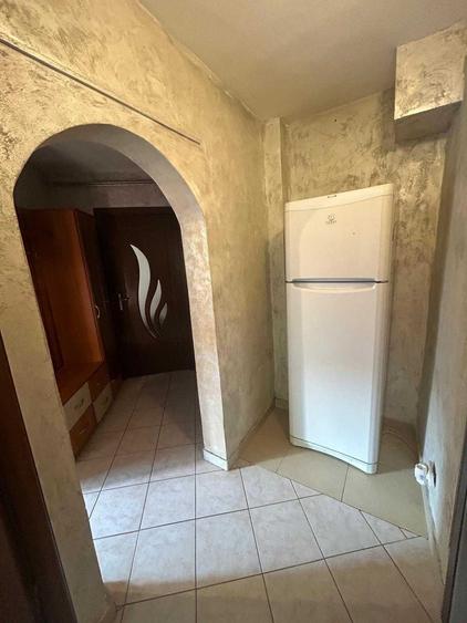 Apartament cu 2 camere decomandat în Craiovița Nouă