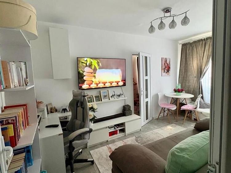 Apartament cu 2 camere semidecomandat, mobilat în Valea Rosie