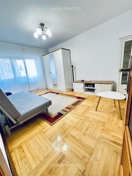 Apartament cu 3 camere decomandat în Gară