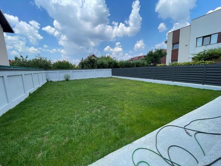 Casă individuală cu 4 camere cu Canalizare în Central
