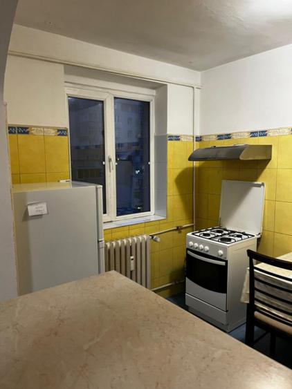 Apartament cu 2 camere semidecomandat, mobilat în Brotăcei