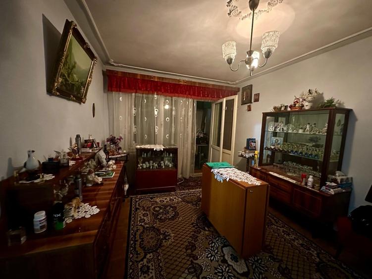 Apartament cu 2 camere decomandat în Podu Roș