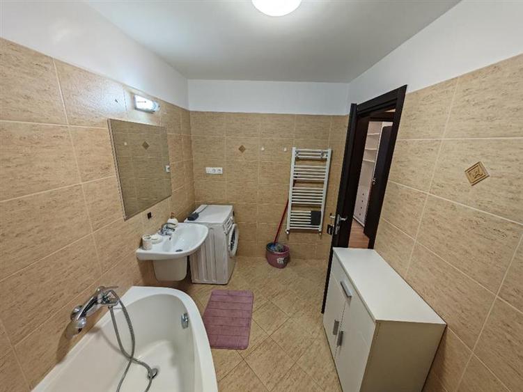 Apartament cu 2 camere decomandat, mobilat în Tractorul