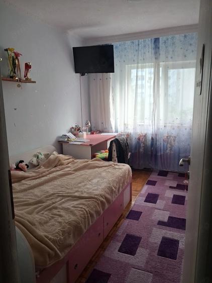 Apartament cu 3 camere decomandat în Moșilor