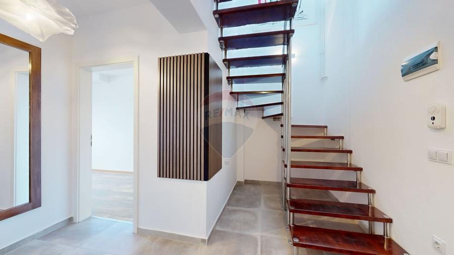 Apartament cu 4 camere decomandat, mobilat în Tractorul