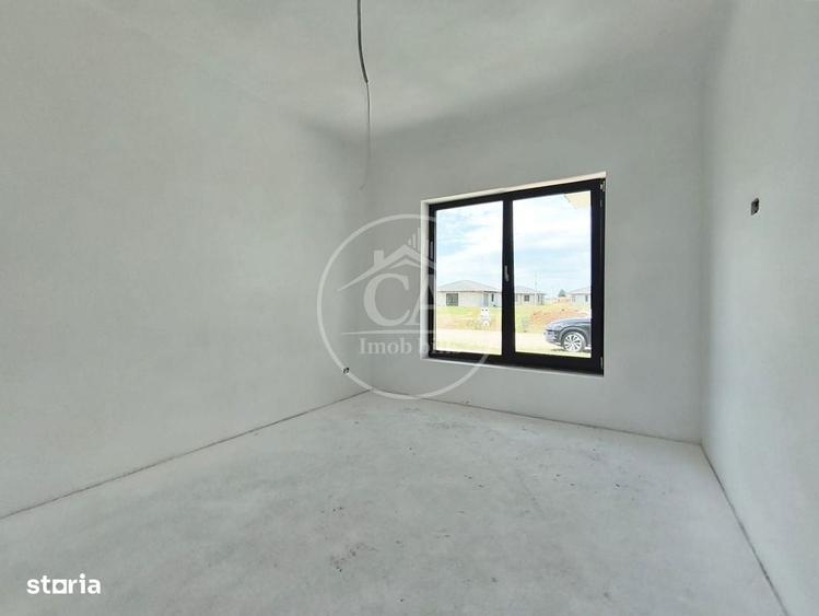 Casă cu 4 camere decomandat cu Teren 553 Mp în Sântandrei