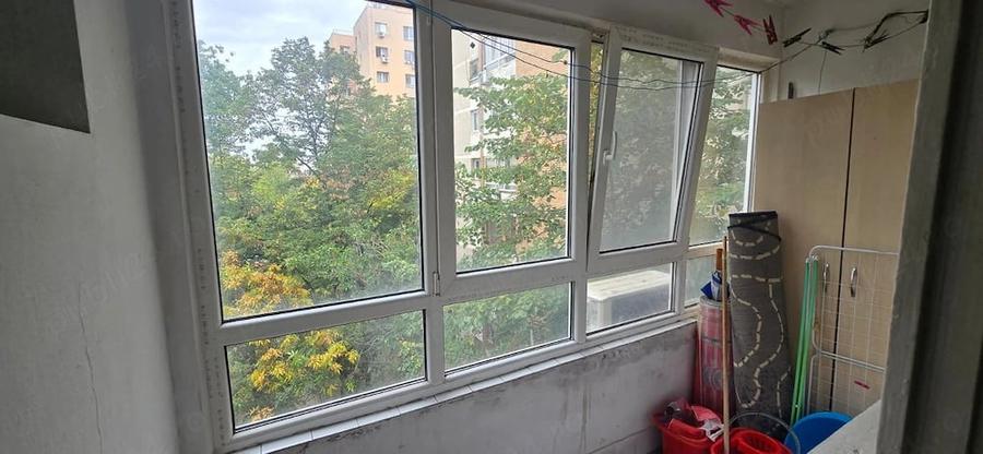 Apartament cu 3 camere semidecomandat în Ghencea