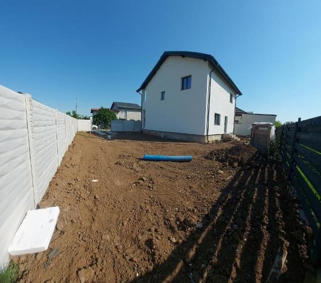 Casă cu 5 camere cu Teren 400 Mp în Central