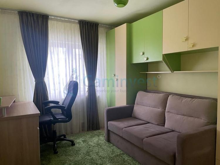 Apartament cu 3 camere decomandat, mobilat în Rogerius