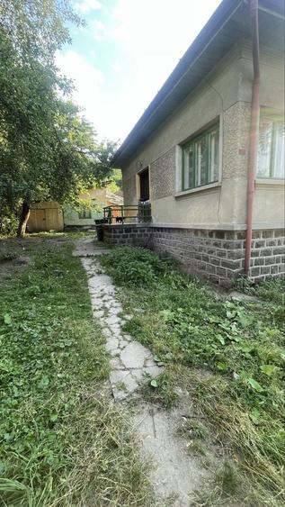 Casă cu 3 camere cu Teren 1000 Mp în Central