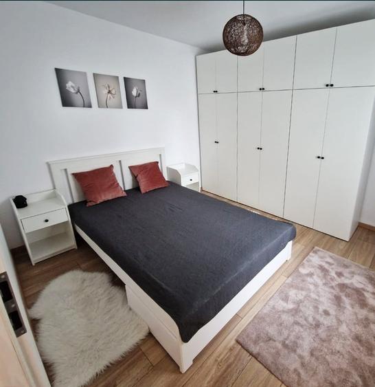 Apartament cu 2 camere decomandat în Polonă
