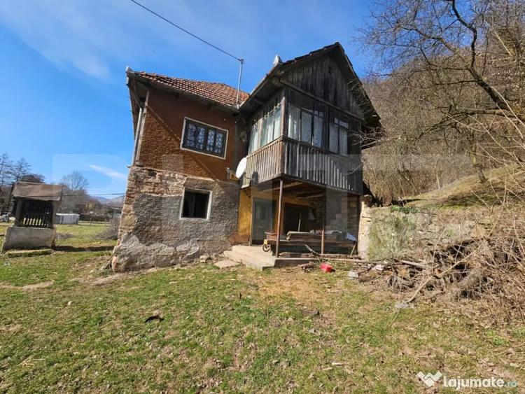 Teren de 6820 mp, în Almașu Mare