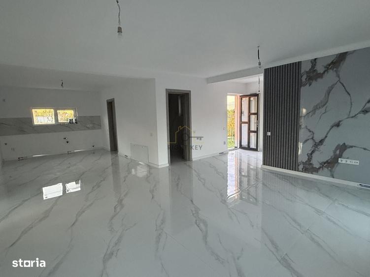 Casă cu 4 camere în Săbăreni