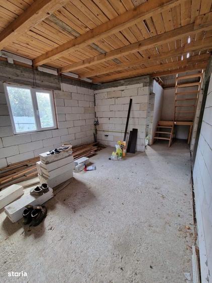 Casă cu 3 camere cu Teren 9000 Mp în Central