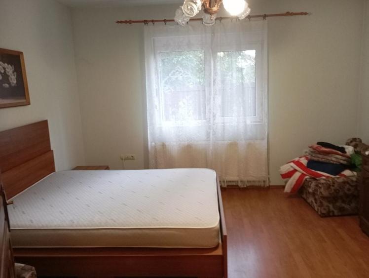 Proprietar vand casa cu713m teren in Calea Lipovei pe str ion Roata nr51 cu 4camere 2 bai si 2 bucatari camera tehnica , camara si garaj - 2