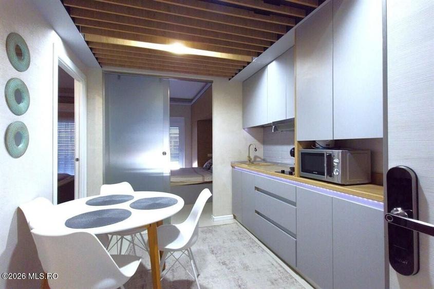 Apartament cu 2 camere semidecomandat, mobilat în Central