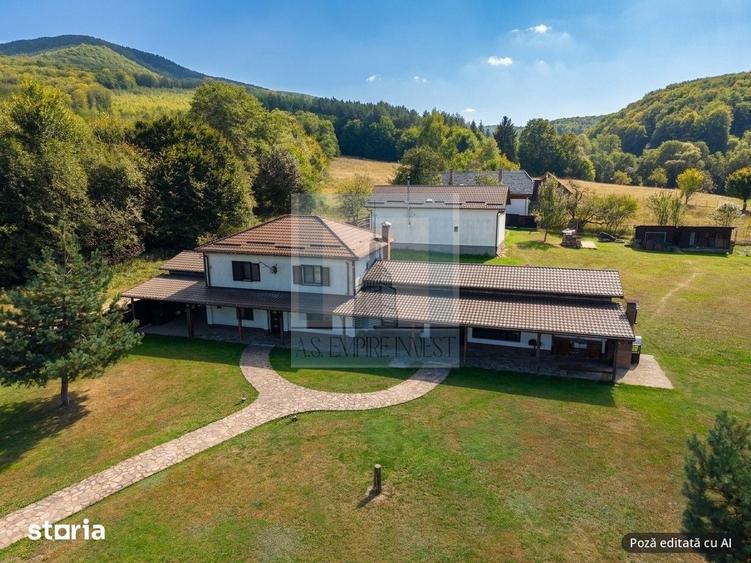 Casă cu 7 camere cu Teren 16800 Mp în Dobârlău