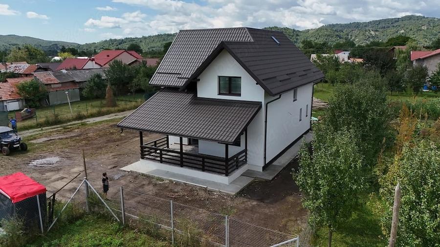 Casă cu Teren 575 Mp în Brebu