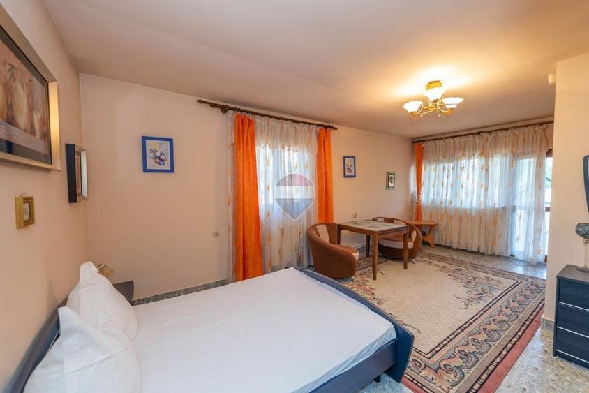 Casă individuală cu 6 camere cu Piscina în Central