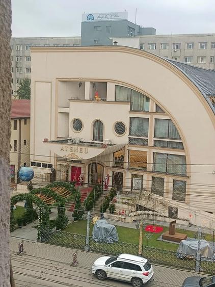 Apartament cu 2 camere semidecomandat, mobilat în Tătărași