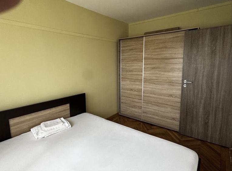 Apartament cu 2 camere semidecomandat în Uiești