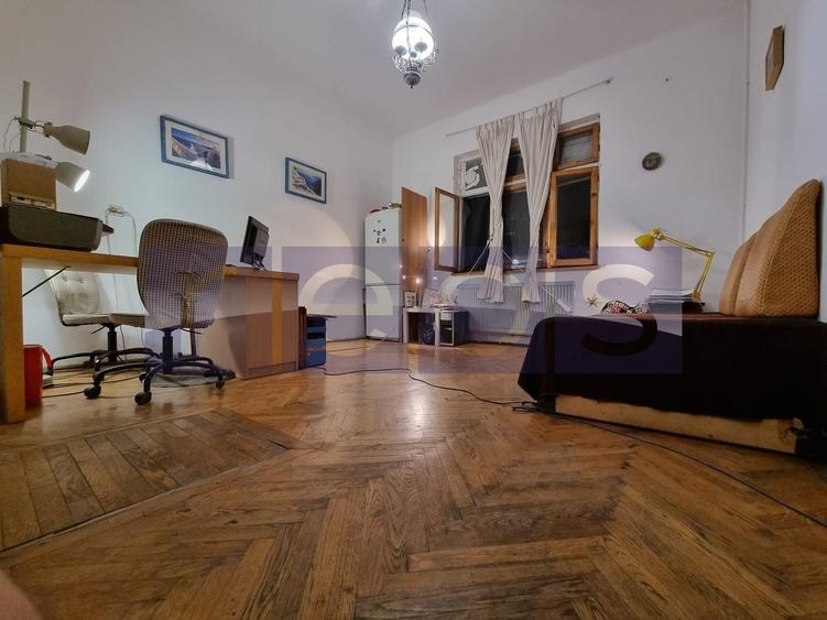 Casă cu 9 camere cu Canalizare în Unirii