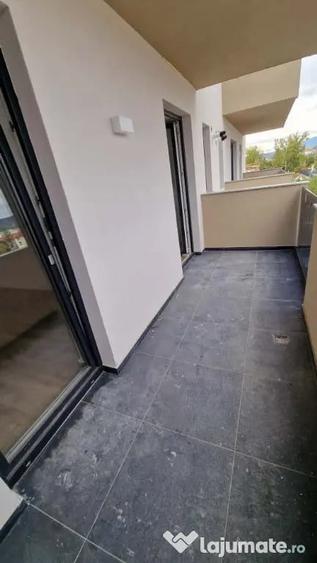 Apartament cu 2 camere decomandat în Vest
