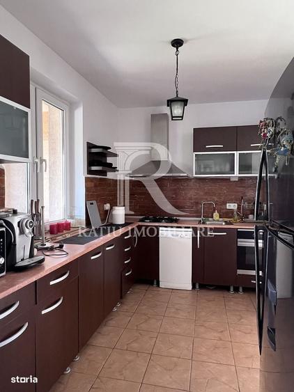 Casă cu 4 camere în Sântandrei