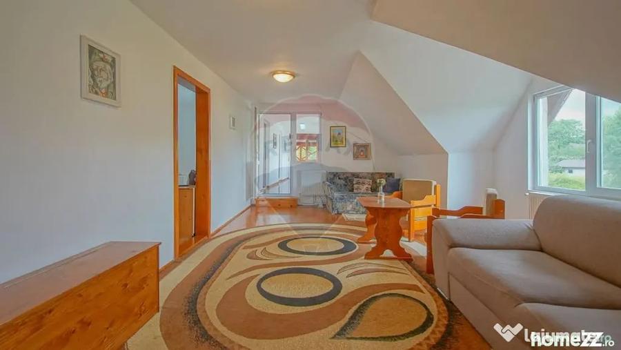Casă cu 7 camere cu Teren 800 Mp în Purcăreni