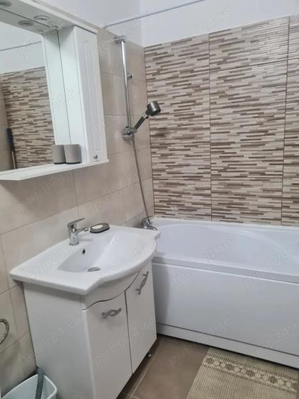 Apartament cu 3 camere decomandat, mobilat în Nicolina