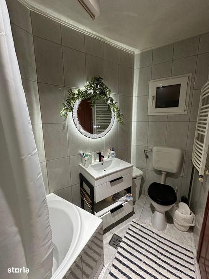 Casă cu 5 camere cu Teren 456 Mp în Florești