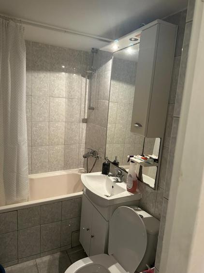 Apartament cu 3 camere semidecomandat în Dacia