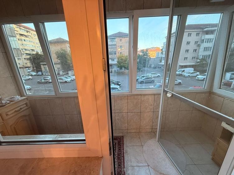Apartament cu 3 camere decomandat în Rogerius