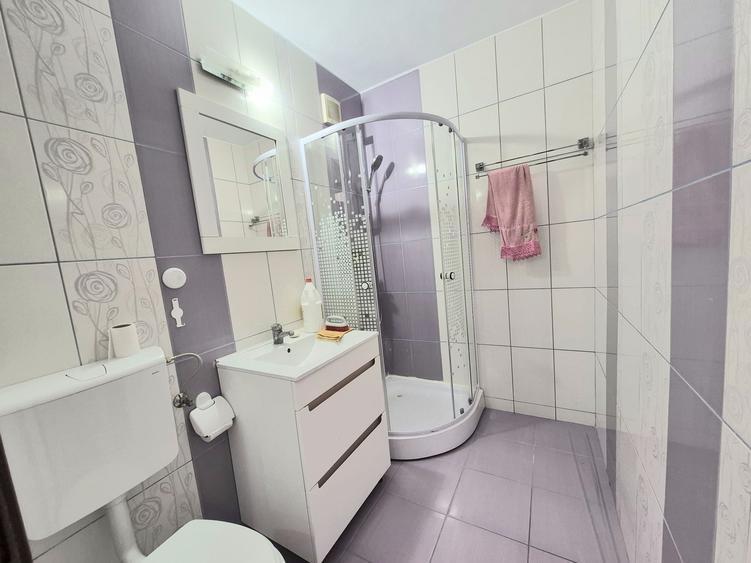 Apartament cu 3 camere semidecomandat în Țiglina 1