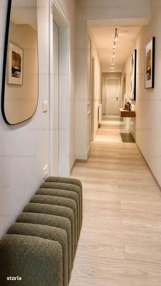 Apartament cu 3 camere decomandat în Tractorul
