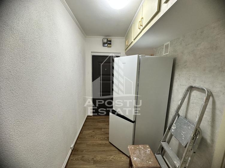 Apartament cu 2 camere semidecomandat, mobilat în Girocului
