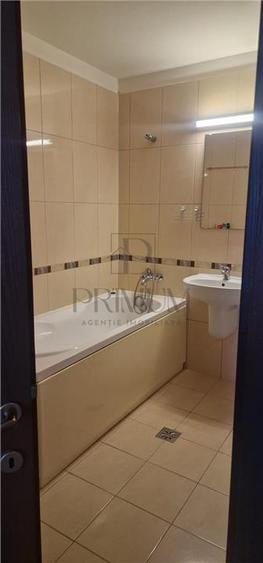 Apartament cu 3 camere decomandat în Buziașului