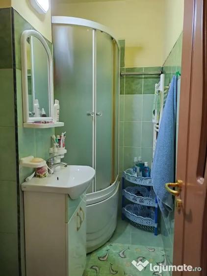 Apartament cu 3 camere semidecomandat în Micro 15