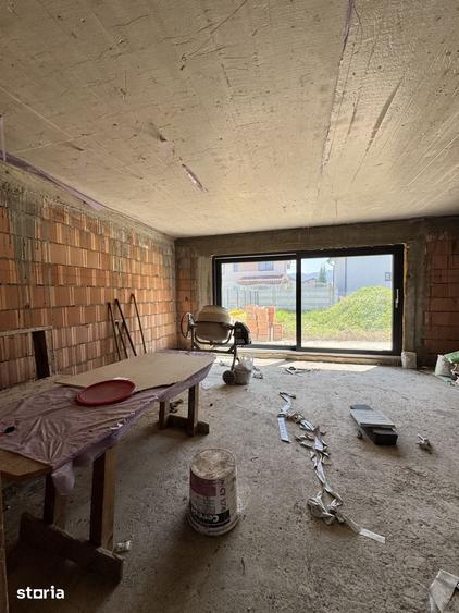 Casă cu 4 camere cu Teren 376 Mp în Stupini