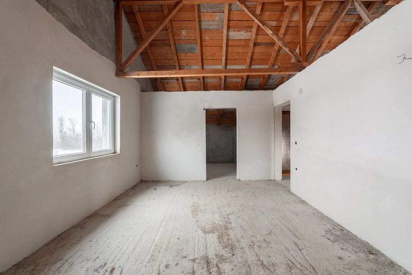 Casă cu 5 camere cu Teren 1044 Mp în Căteasca