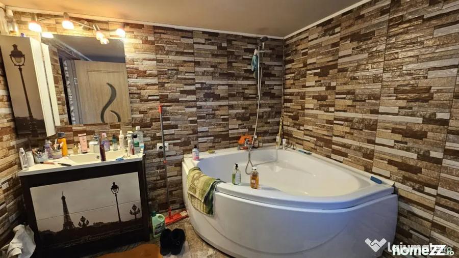 Casă cu 5 camere cu Teren 267 Mp în Pieptănari