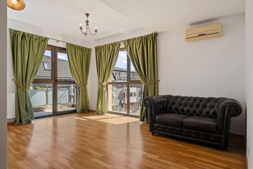 Apartament cu 3 camere decomandat, mobilat în Central